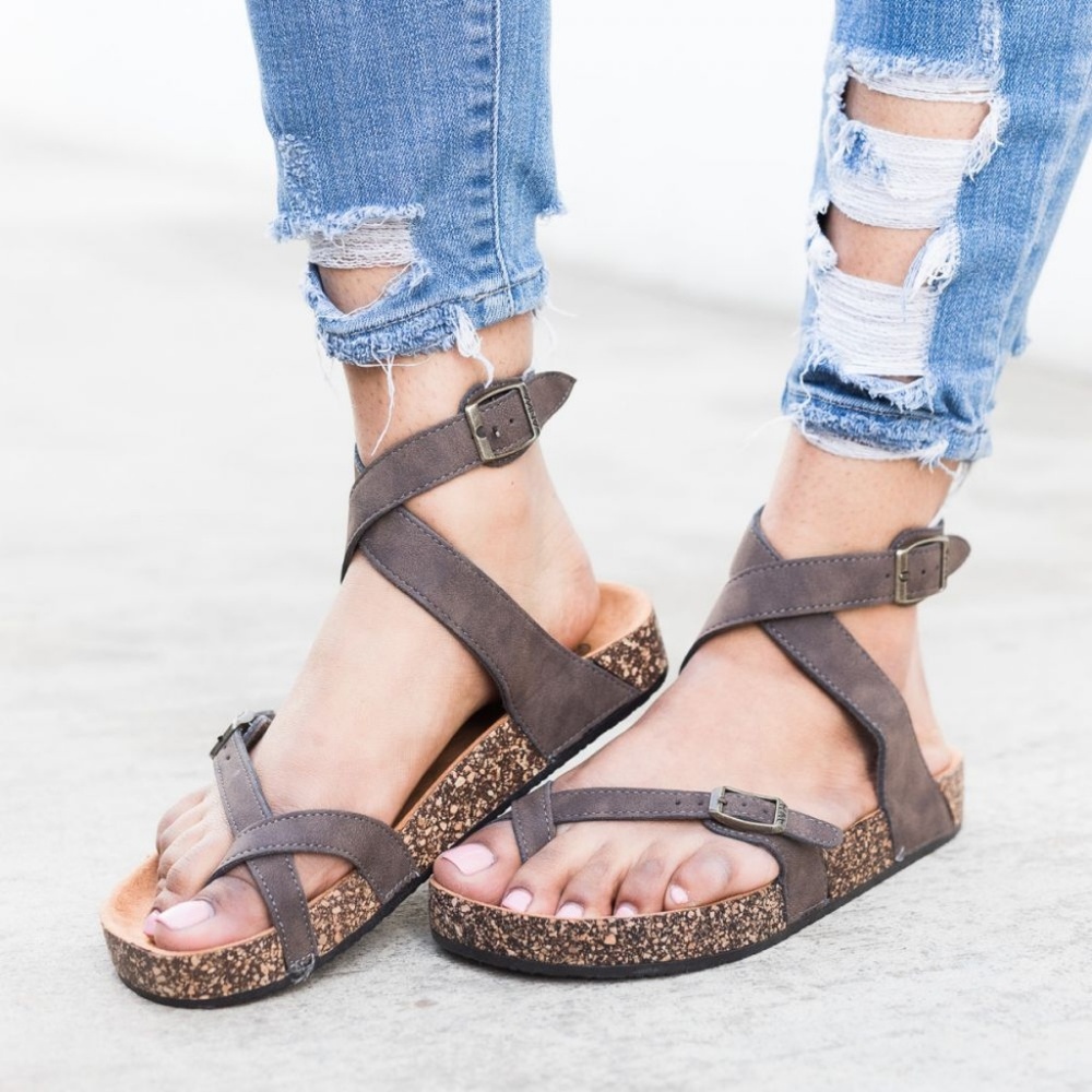LADIES STRAPPY BUCKLE CORK SANDALS.BROWN